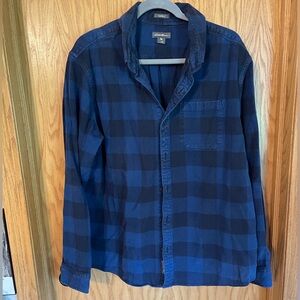 EDDIE BAUER Men’s Flannel Button Down